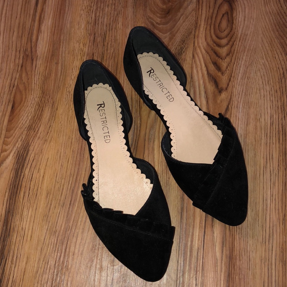 Black Pointed Toe Flats